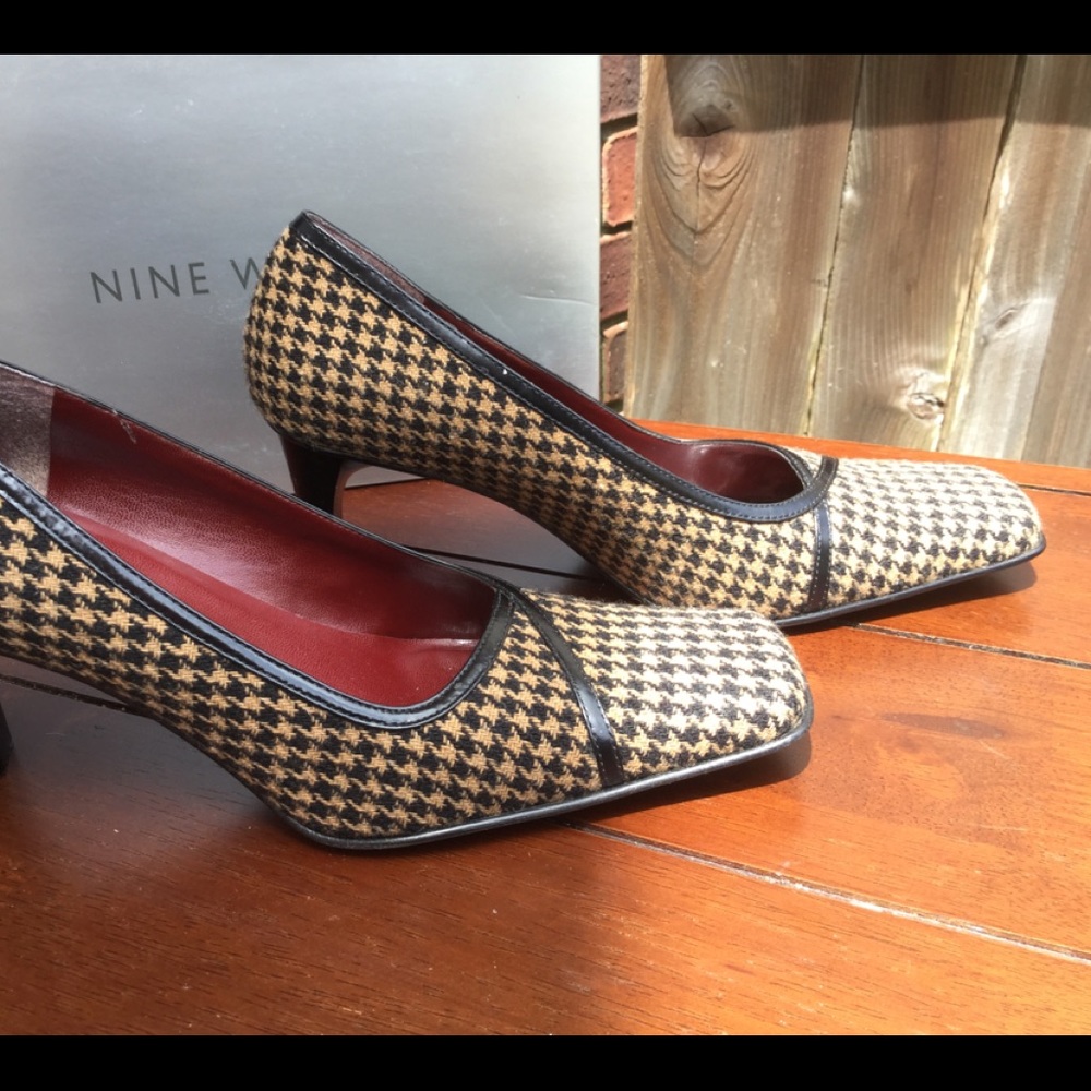 SHOES - Picture 4 of 7